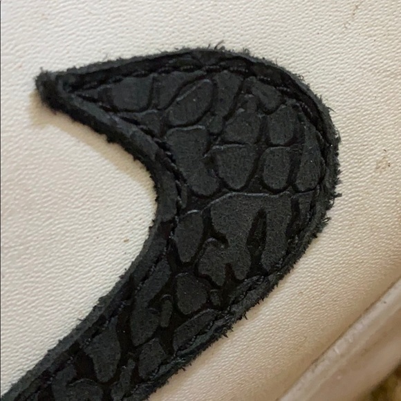 Jordan Retro 1 (Low) - Picture 3 of 4